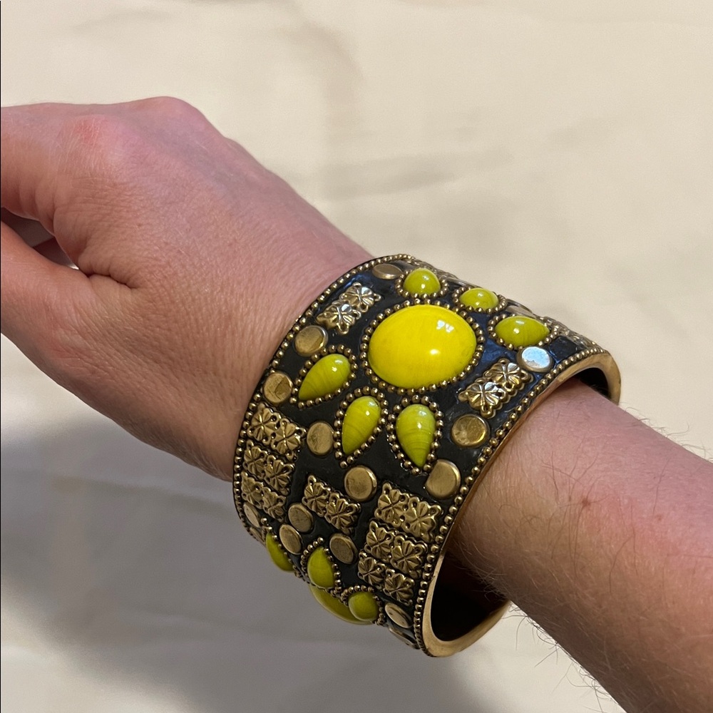 GOLD AND GREEN STATEMENT BANGKE CUFF BRACELET 7”